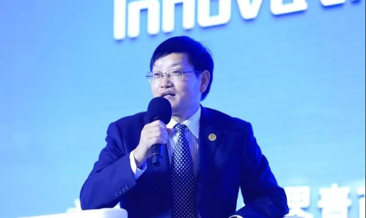 1566009161899460.jpg 上海交通大学创新设计中心主任周武忠教授主持论坛.jpg