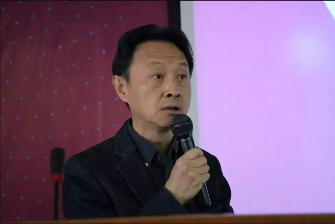清华⼤学美术学院教授蔡军致辞.jpg