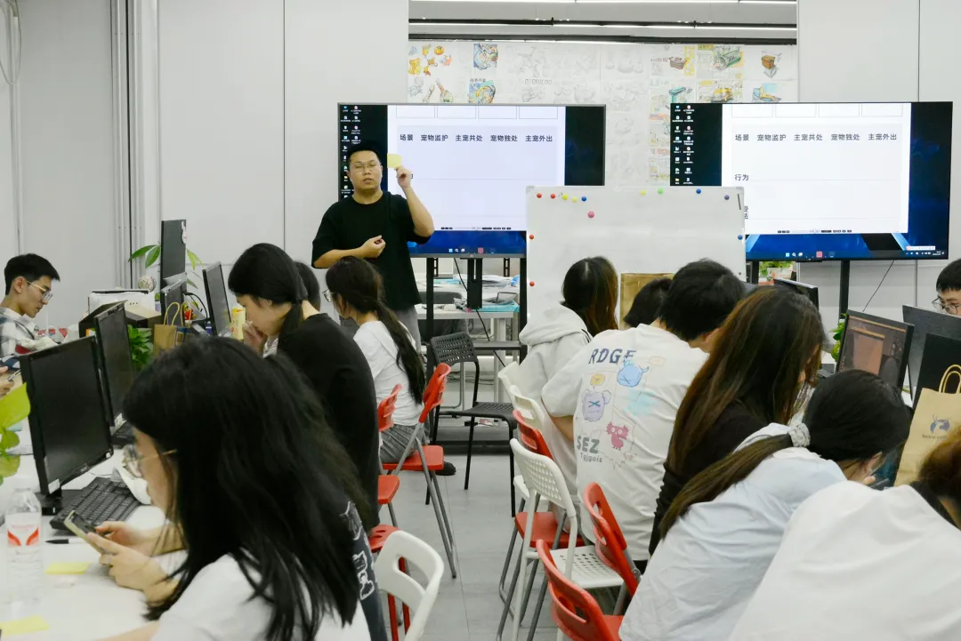 工作坊实训现场大华老师剖析设计流程.jpg