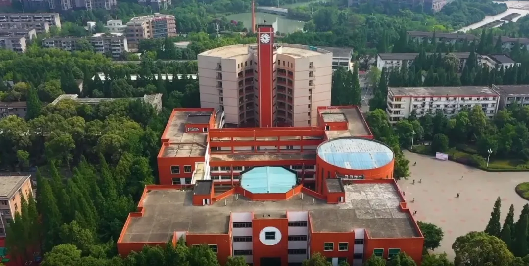 西华大学介绍.jpg