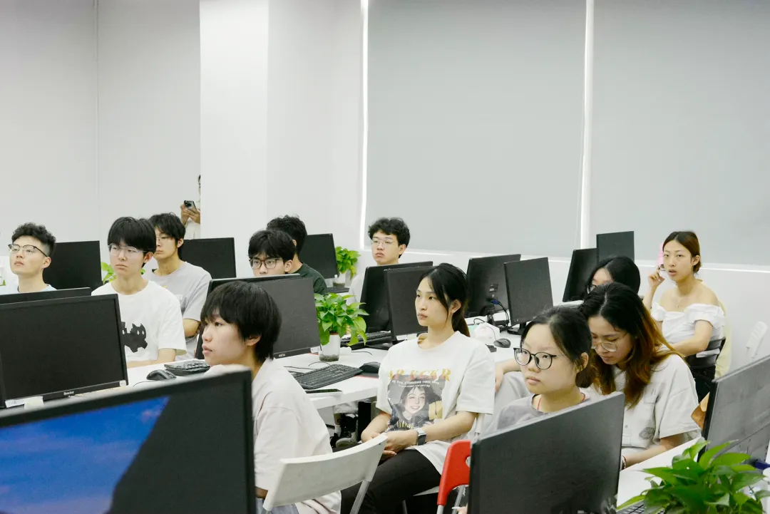 实训现场实拍一角2.jpg