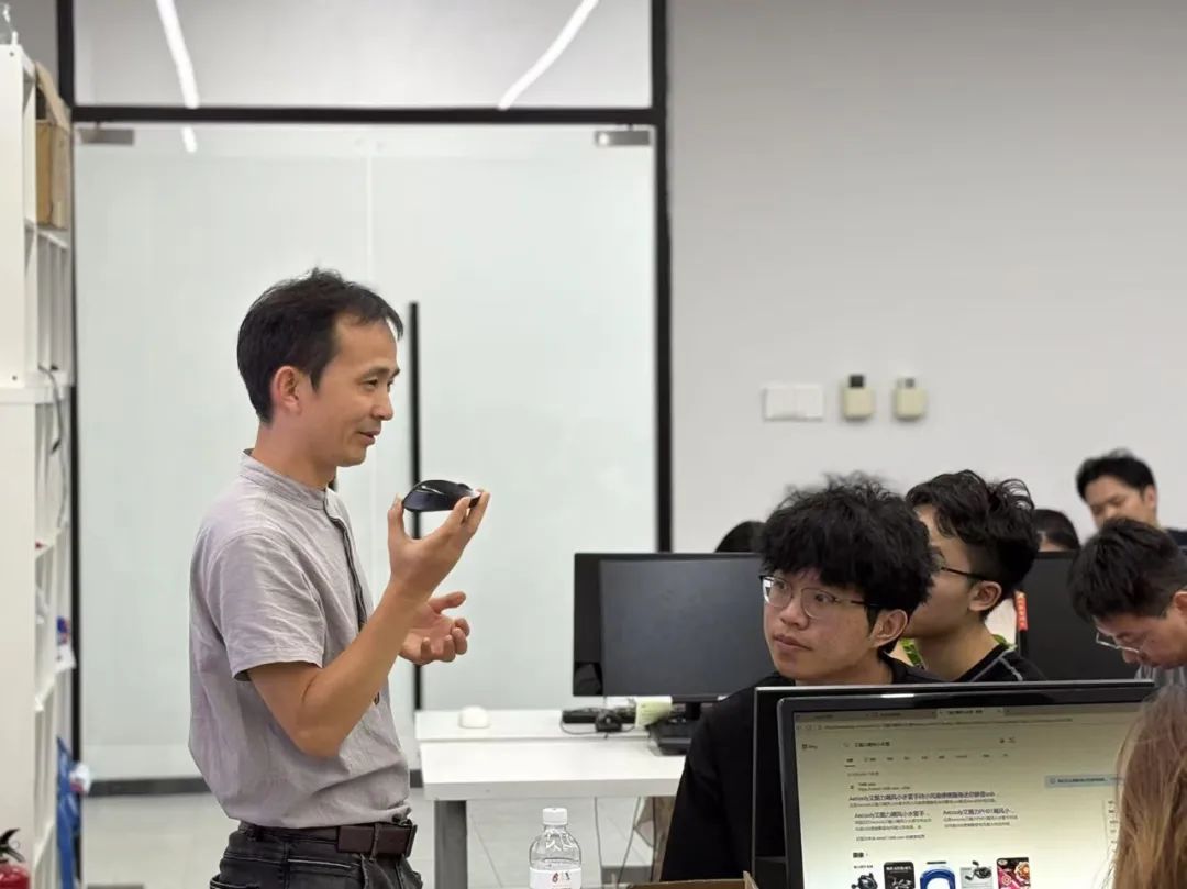 红点奖鼠标样品展示讲解.jpg