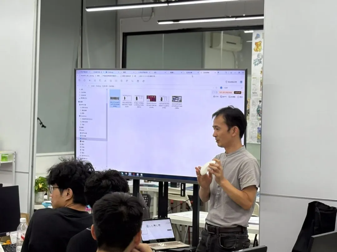 实训现场鼠标手板展示.png