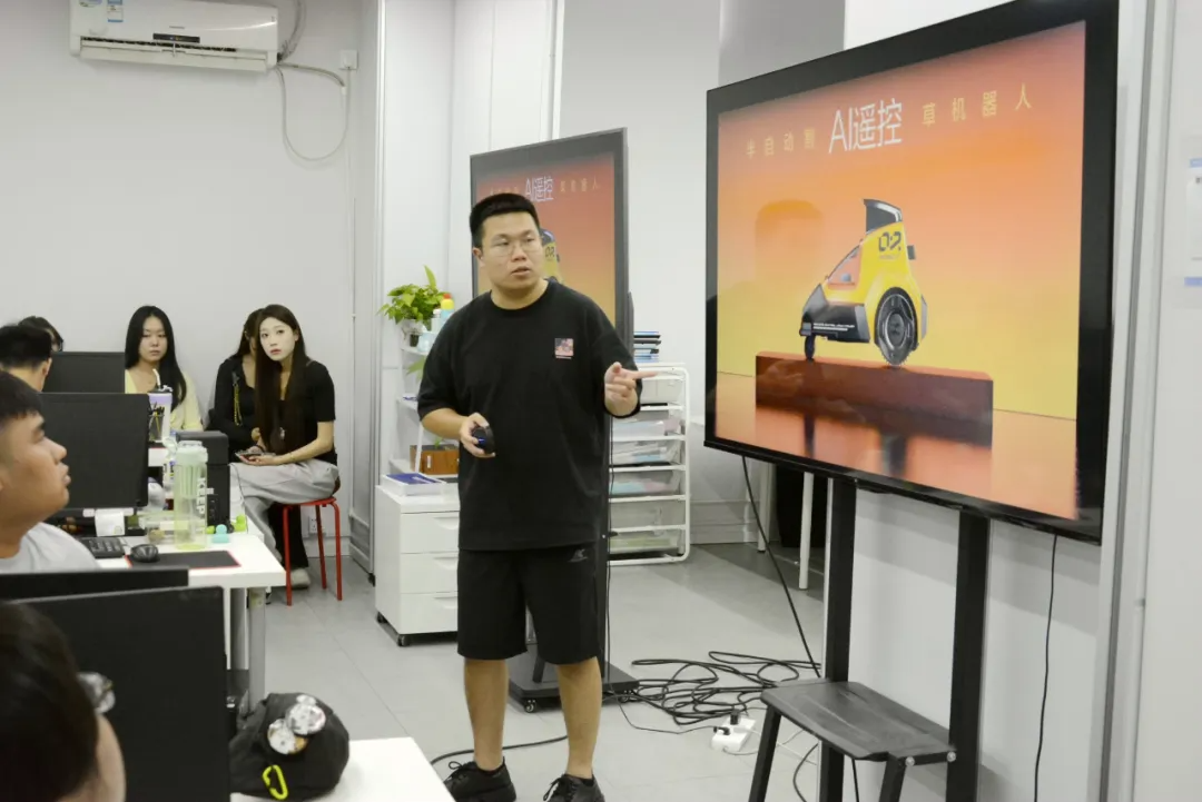 实训现场大华老师分享实拍.png